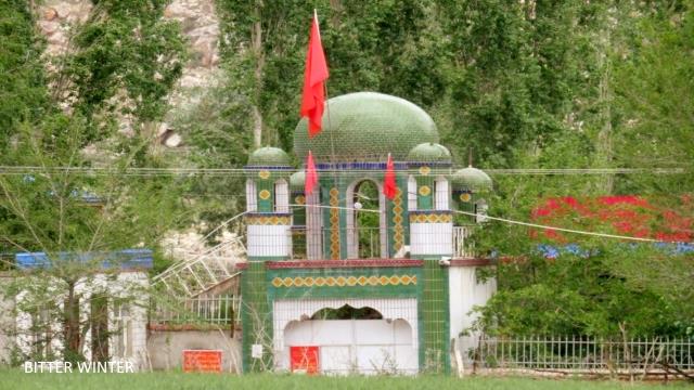 Disappearing Crescent Moon and Star Symbols: Islamic Symbols Removed from Xinjiang Mosques